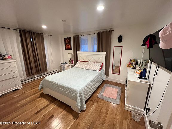 4th image of 210 Sambourne St