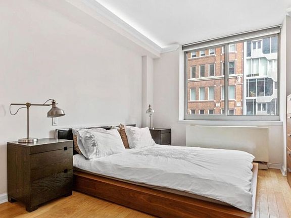3rd image of 520 W 23rd St APT 4-E