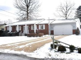 108 Chippewa Dr, Beaver Falls, PA 15010