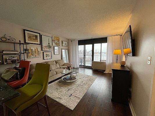 4th image of 25-40 Shore Blvd #8T