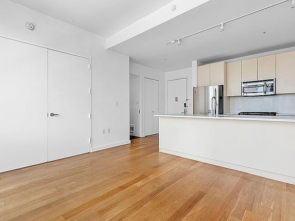 4th image of 189 Schermerhorn St APT Phh