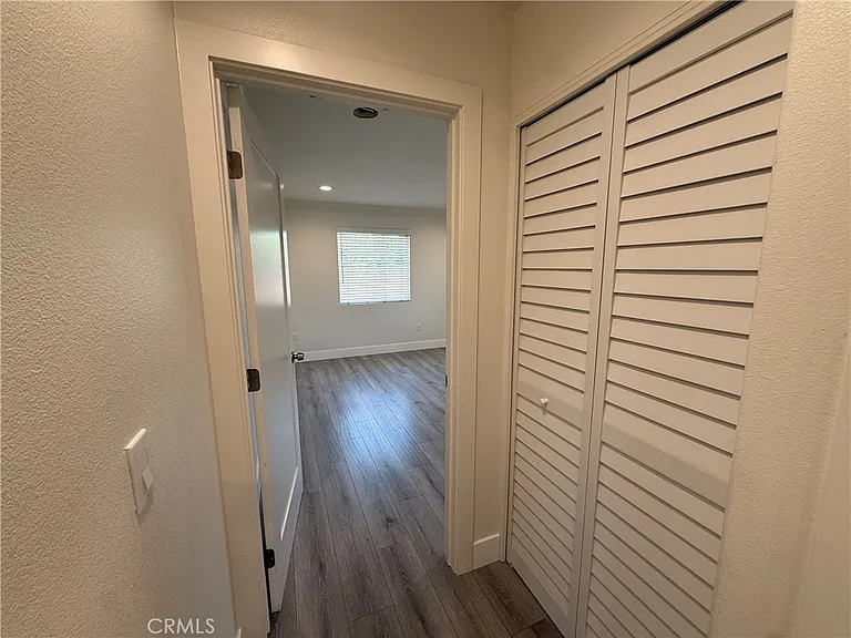 231 W 5th St — Photo 35