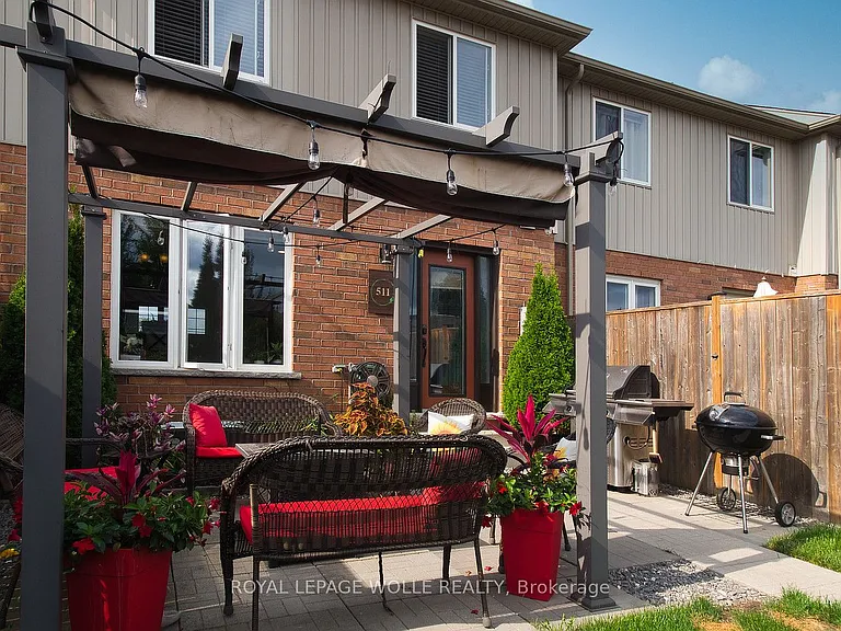 511 Victoria Rd N — Photo 5