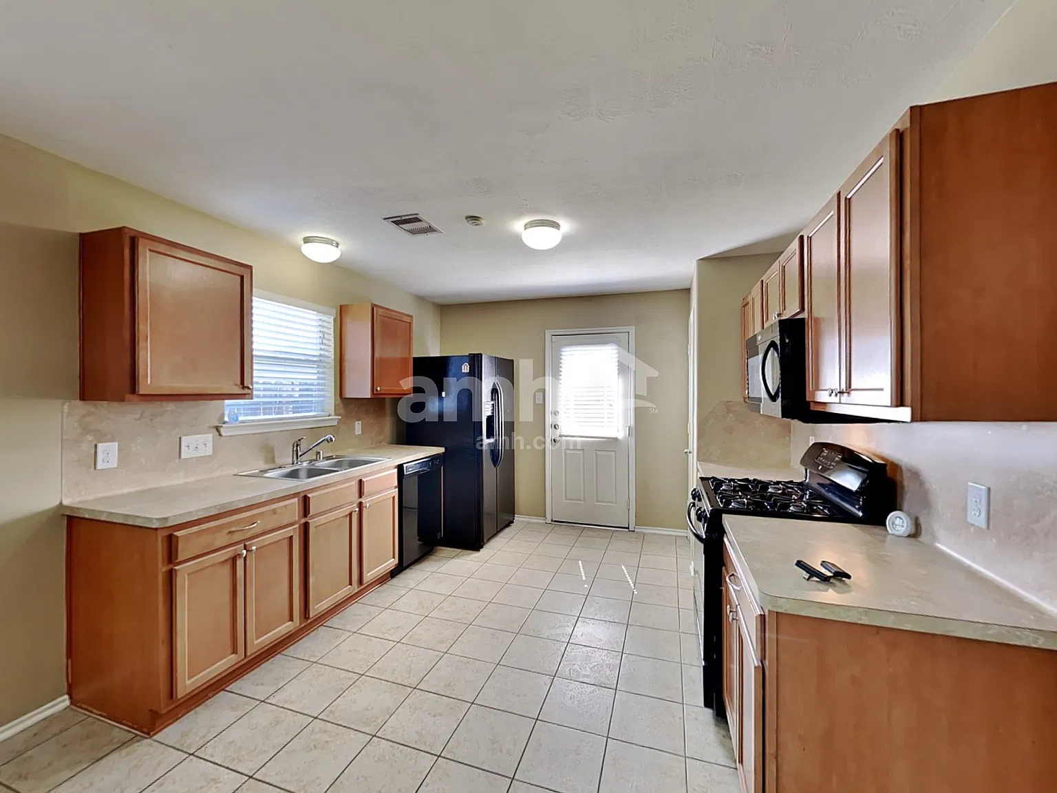 3 bed, 2.0 bath, 1260 sqft, $1,800 — Photo 3