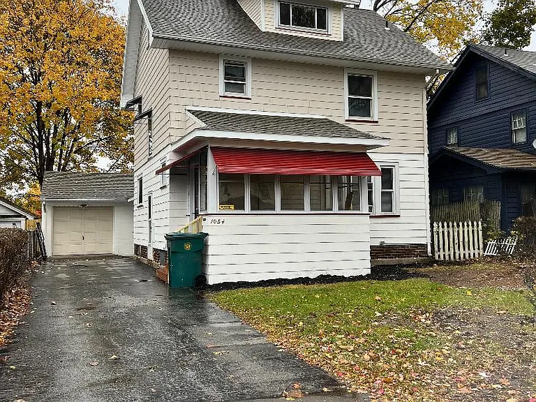 1054 Bay St — Photo 17
