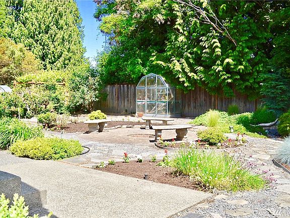 4th image of 11717 10th Ave E