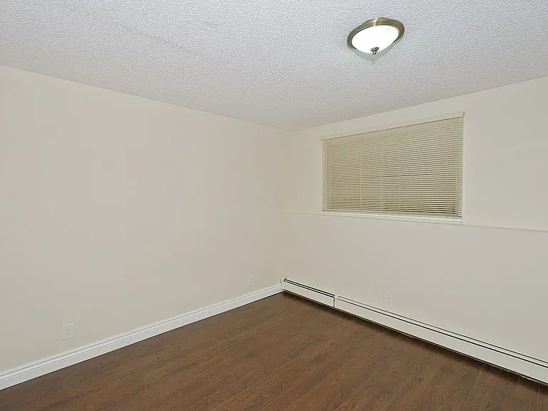 247 20th Ave NE #1 — Photo 11