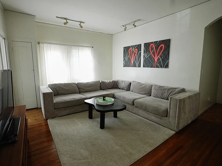 2382 Selby Ave — Photo 16