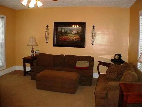 12 Beveridge St photo 1
