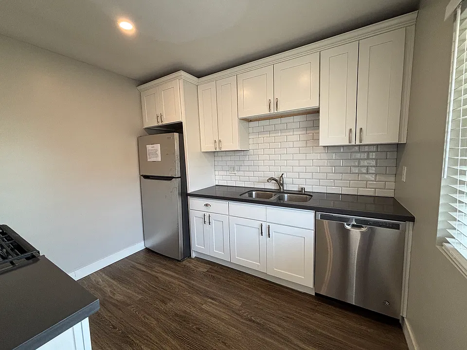 4338 Mississippi St #13