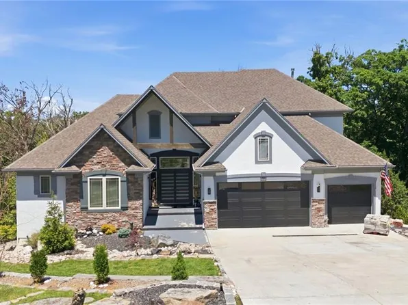 341 NW Thoreau Cir, Lees Summit, MO 64081