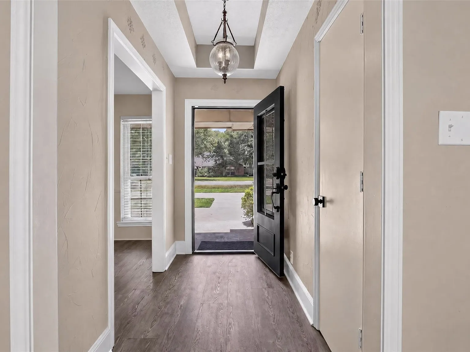 5 bed, 4.0 bath, 3576 sqft, $6,250 — Photo 3