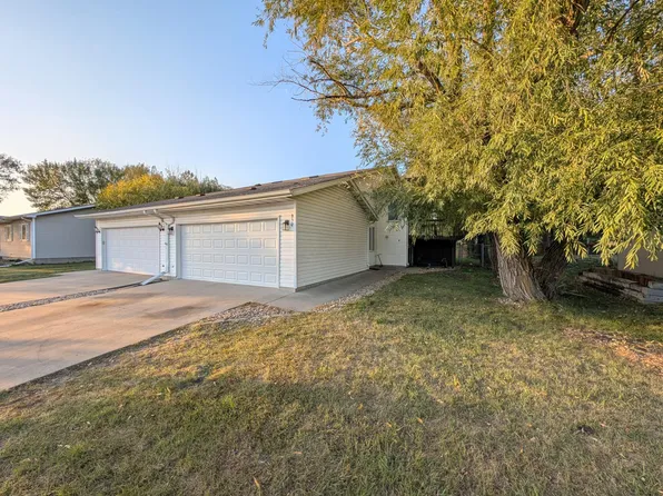 830 12th Ave W, West Fargo, ND 58078