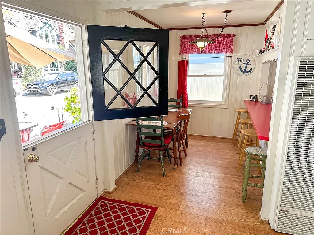 3 bed, 1015 sqft, $4,500 — Photo 4