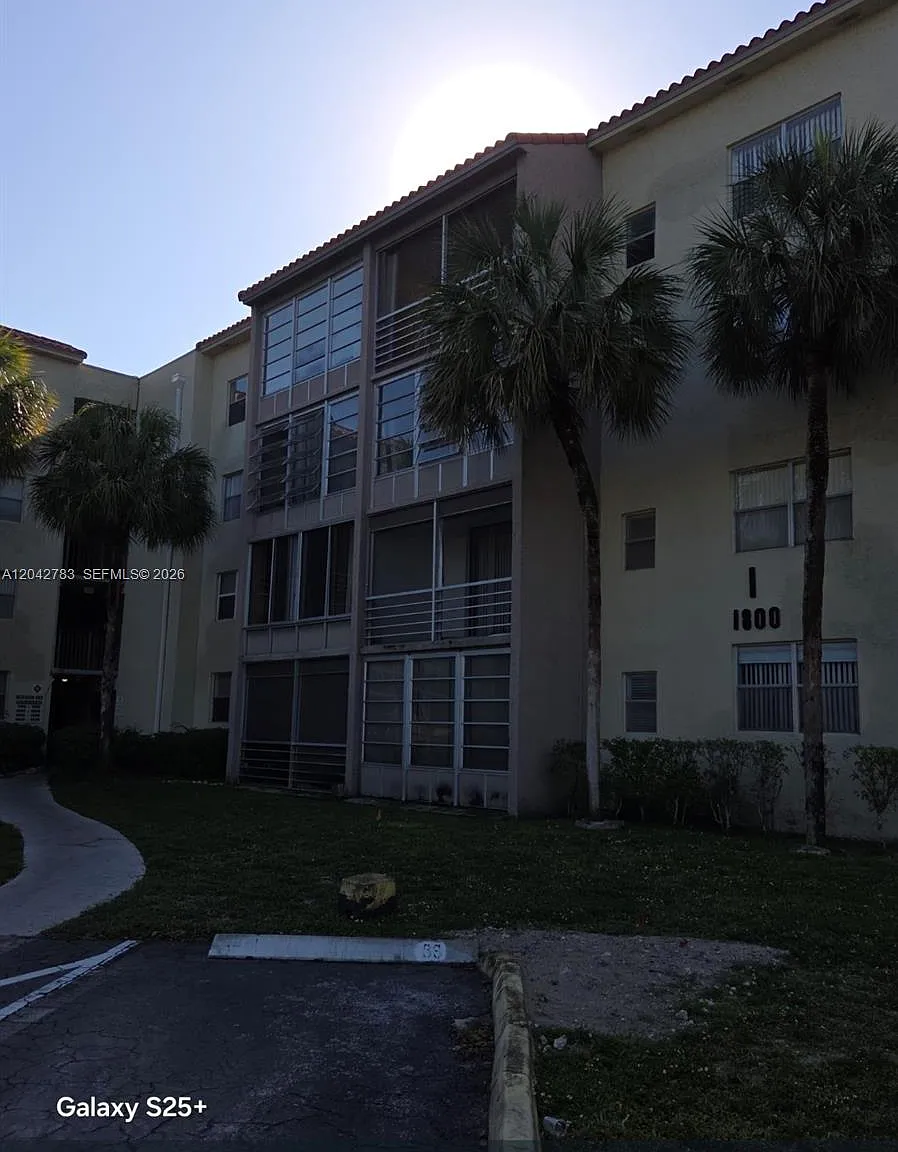 Courtyards Of Broward Con — Photo 2