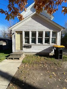 906 Bridge St, Charlevoix, MI, 49720