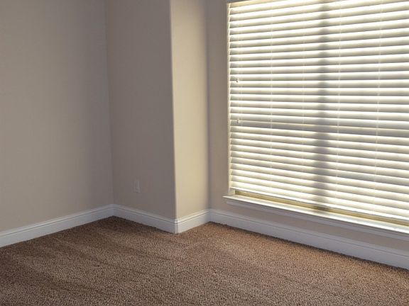 5th image of 9603 Holiday Dr