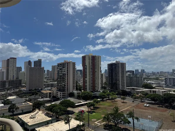 2825 S King St APT 1204, Honolulu, HI 96826