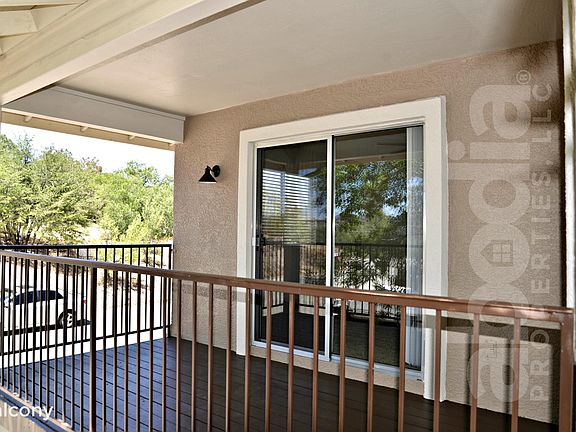 shady balcony, with no traffic