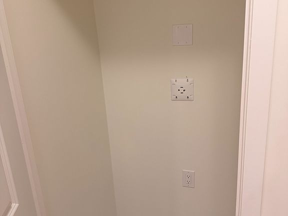 4th image of 2825 Jane St #903
