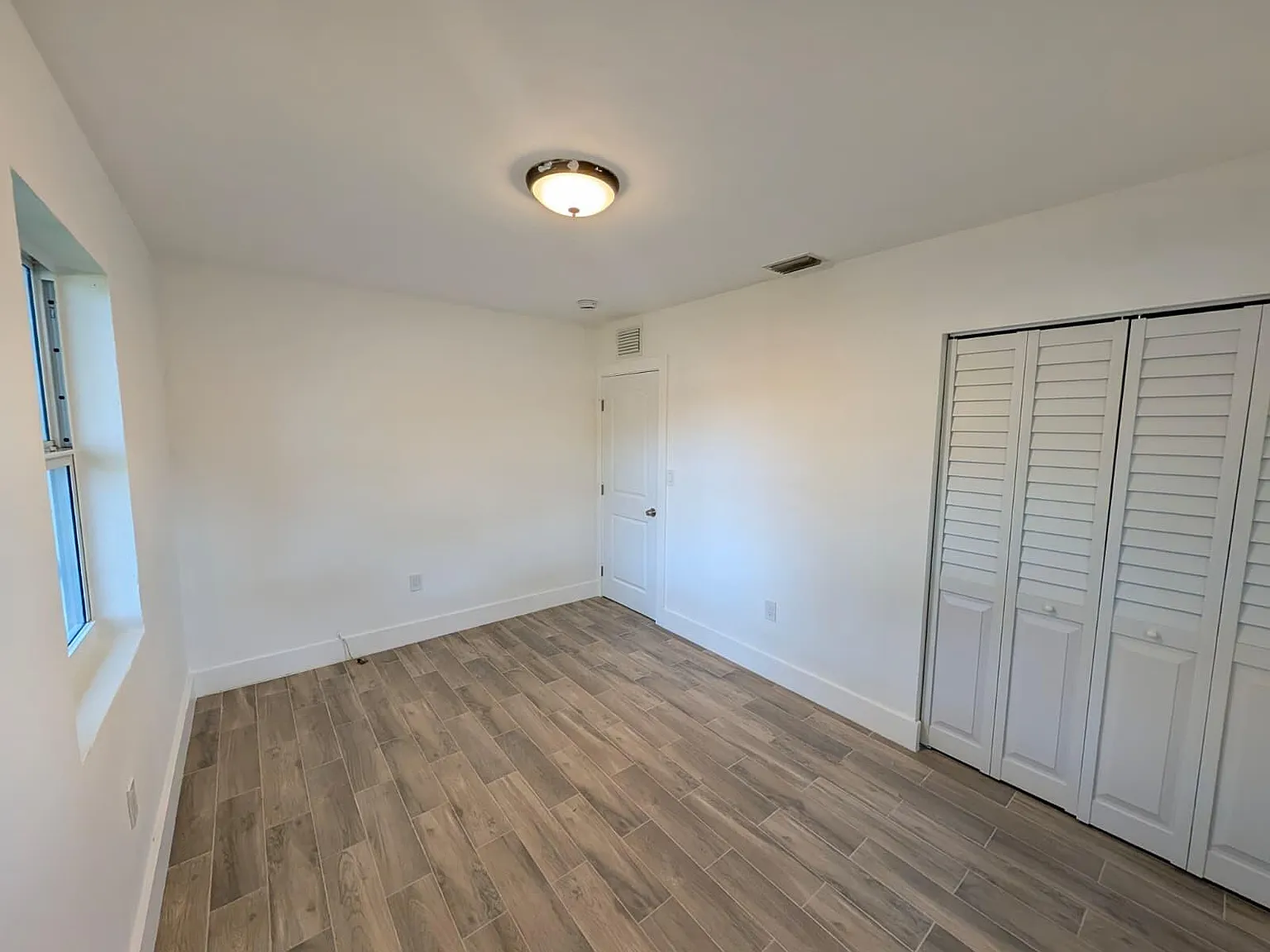 3 bed, 2.0 bath, 977 sqft, $2,900 — Photo 3