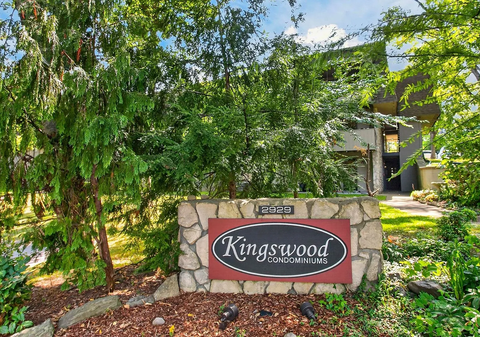 Charming 2-Bedroom Nashville Condo! — Photo 2