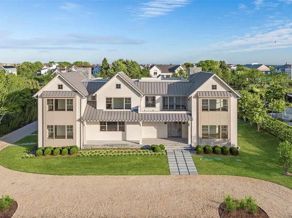 32 Quogo Neck Lane, Quogue, NY 11959