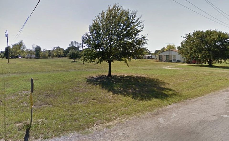 1st image of 421 Kelly Ln