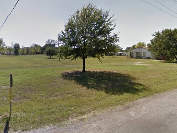 421 Kelly Ln, Seven Points, TX 75143