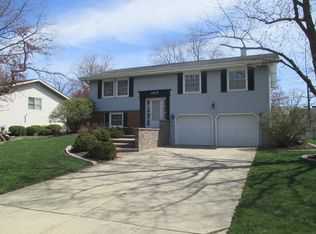 2S105 Beaumont Ln, Lombard, IL