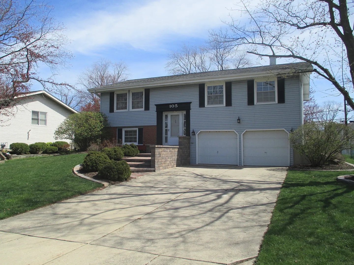 2S105 Beaumont Ln photo 1