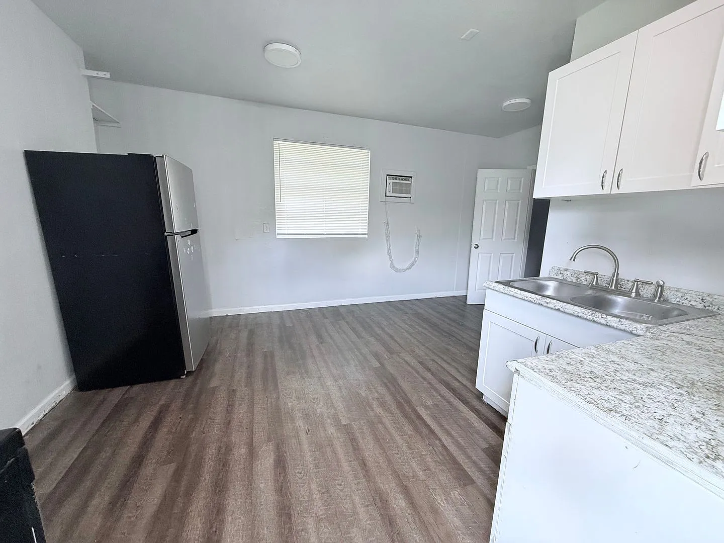 905 East Avenue — Photo 3