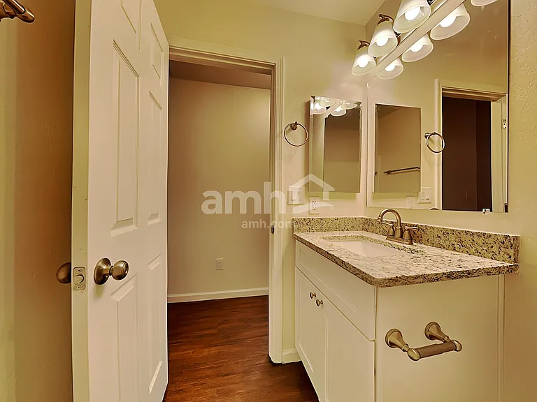 2107 E Catclaw St — Photo 15