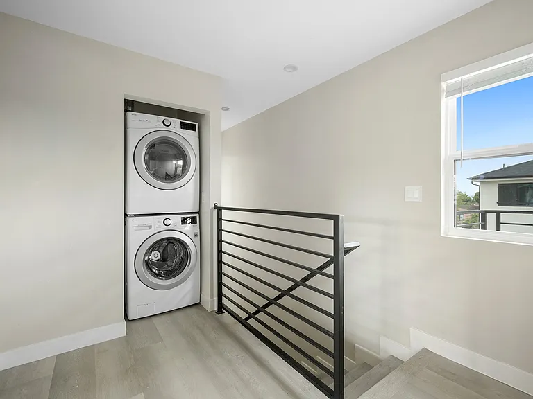 11217 Cohasset St — Photo 21