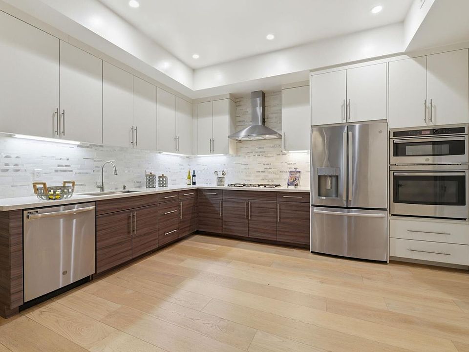 1st image of 600 El Camino Real #206