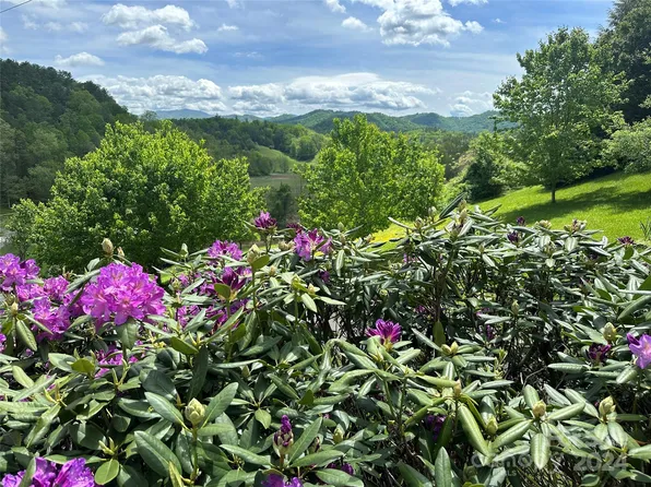 34 Walnut Cove Rd, Mars Hill, NC 28754