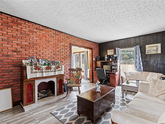 3rd image of 3962 Bushey Ave