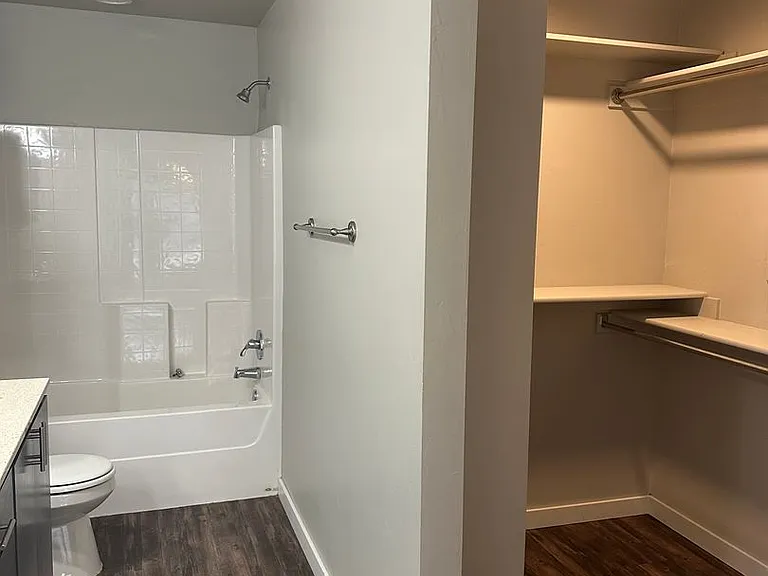 750 SW 14th St — Photo 17