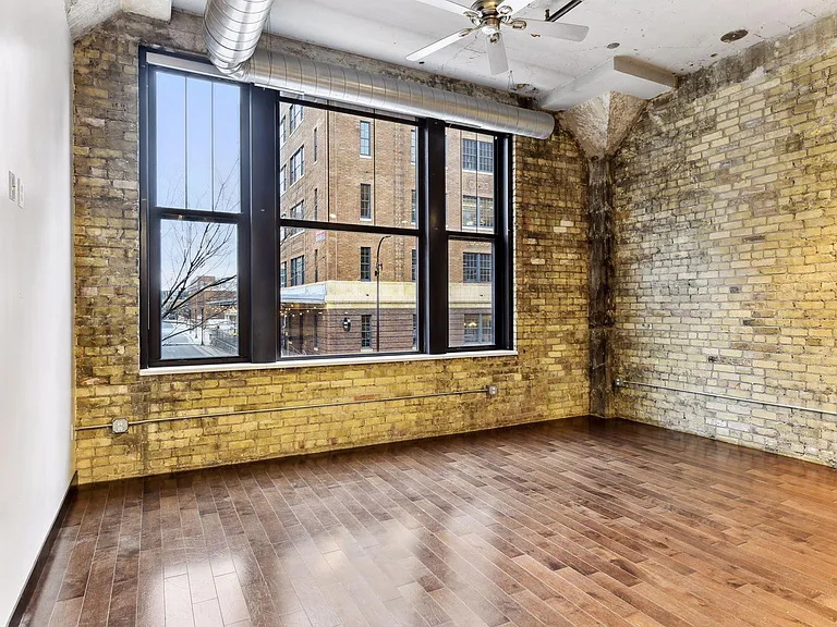 618 Washington Ave N #200 — Photo 4