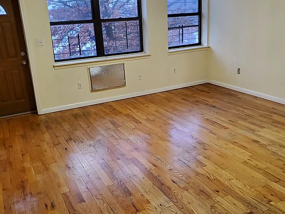 4th image of 1758 Arnow Ave #2