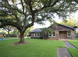 5001 Post Oak Ln, Texas City, TX 77591