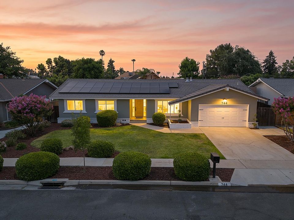 1st image of 744 W Palo Alto Ave