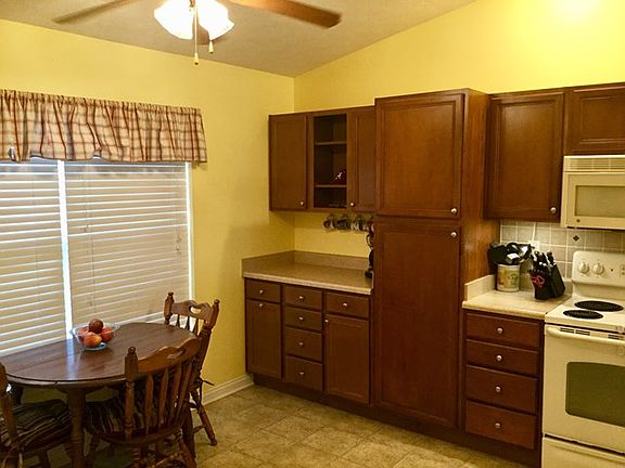5th image of 306 Camden Cir