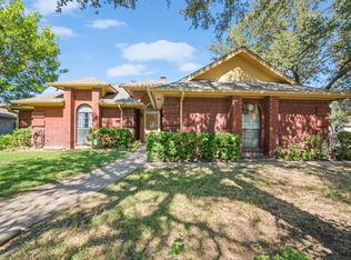 153 Sandlewood Ln, Burleson, TX 76028