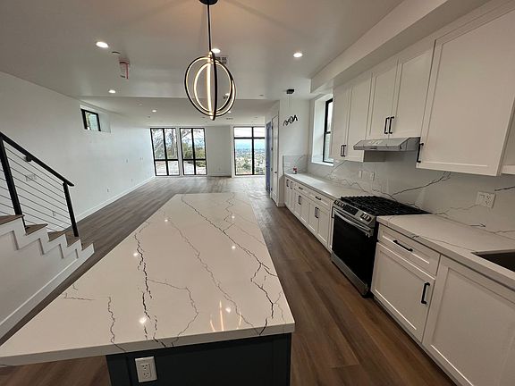 4th image of 4235 Corona Dr