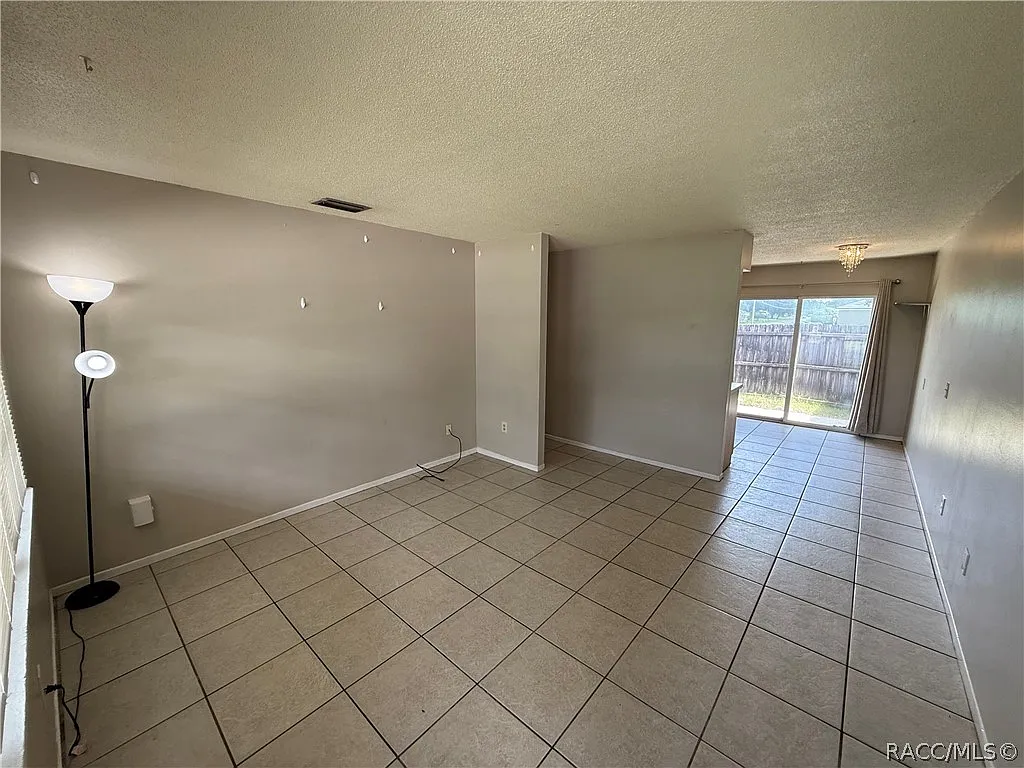 2 bed, $1,100 — Photo 3