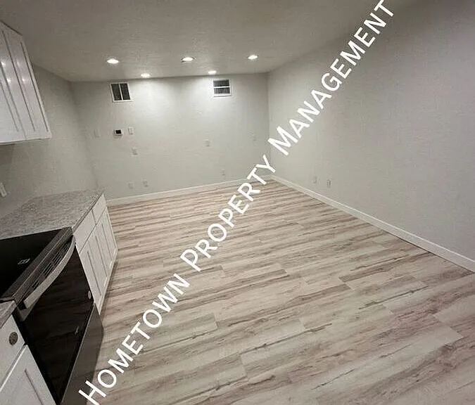 123 Fir St NE — Photo 4