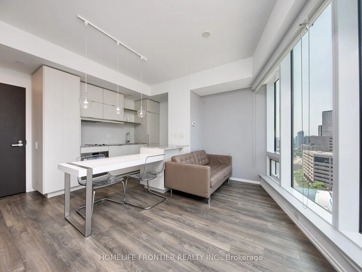 197 Yonge St — Photo 1