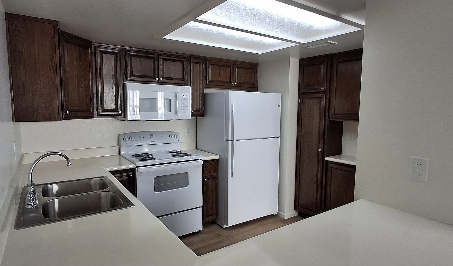 2 bed, 1100 sqft, $2,350 — Photo 2