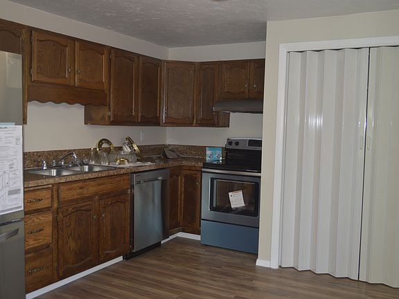 3rd image of 1240 Cathryn Ave